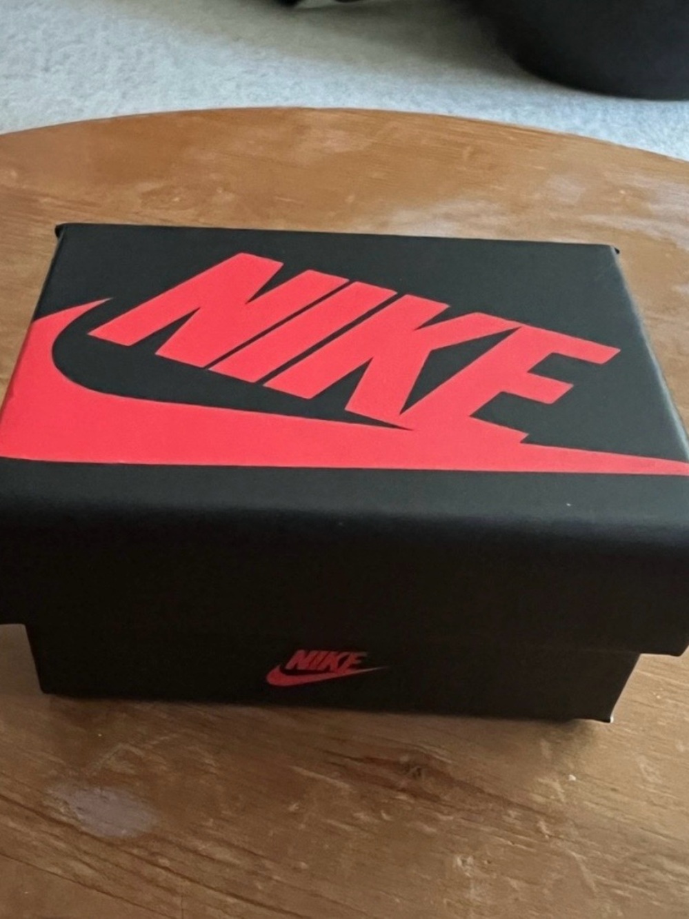 Air Jordan 1 High Green Glow Mini Sneaker Keychain W/ Matching Mini Nike Box